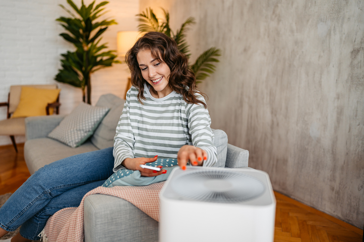Une femme a installé un déshumidificateur chez elle